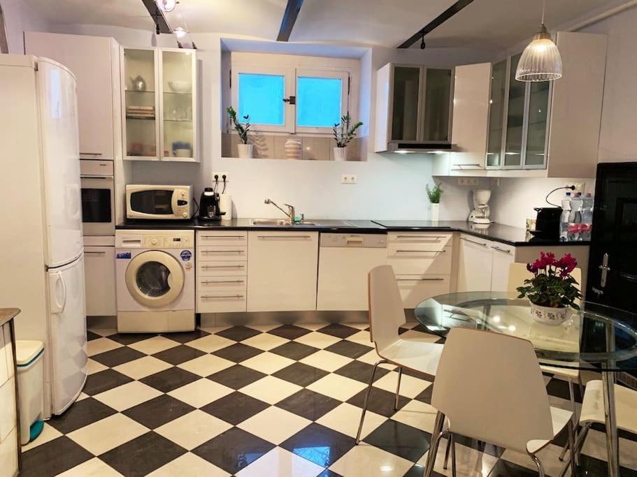 Villa Giulietta With Garden, Free Parking *